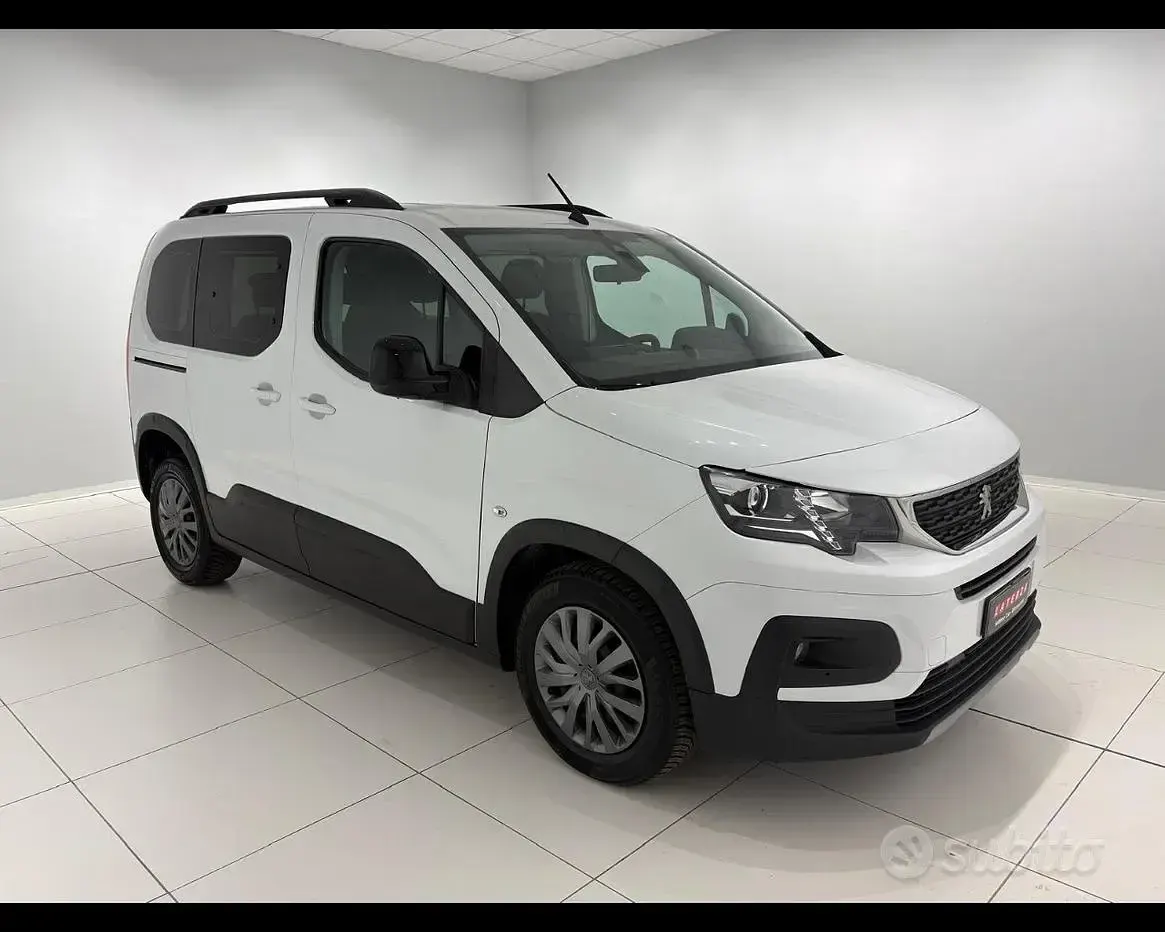 Usata Peugeot Rifter Allure 102 CV (75 kW) 2023 Bianco Monovolume