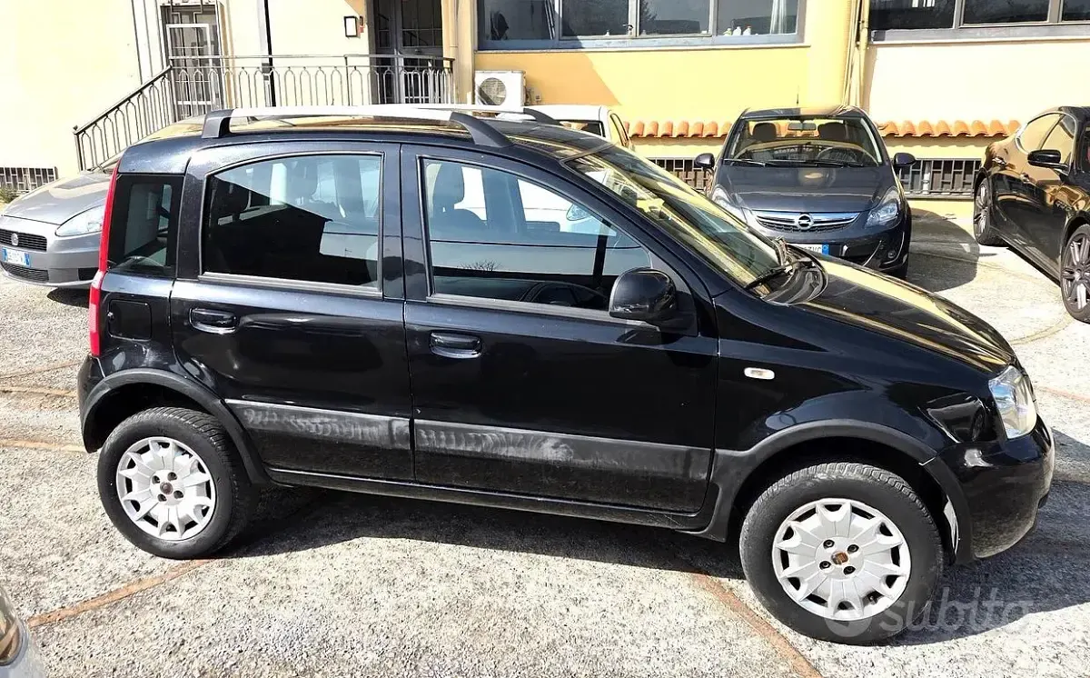 Usata Fiat Panda 4x4 69 CV (50 kW) 2012 Nero Utilitaria