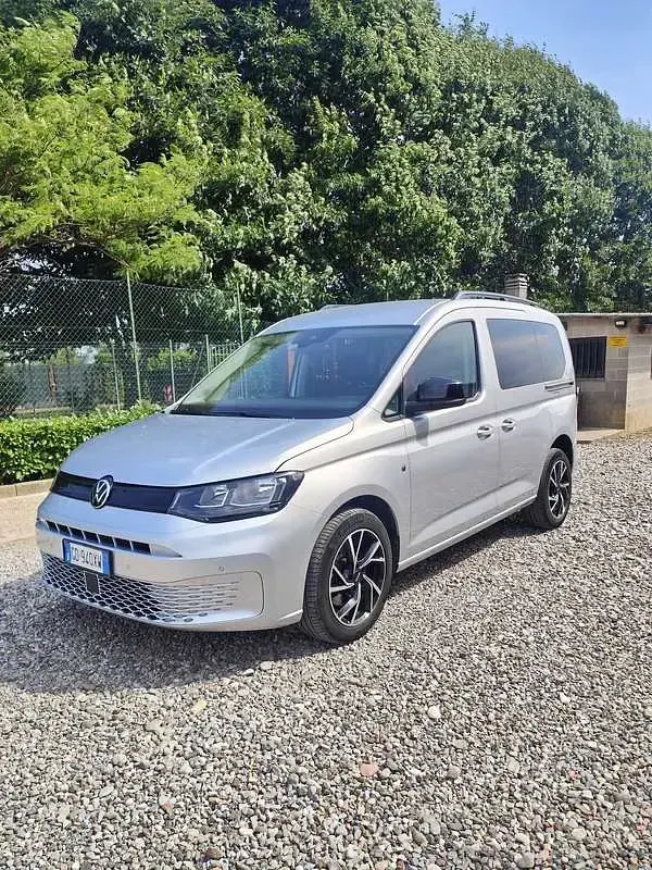 Usata VW Caddy 122 CV (89 kW) 2021 Grigio Monovolume