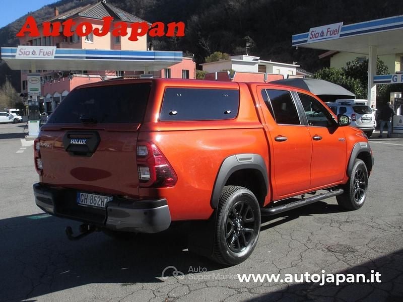 Usata Toyota HiLux 204 CV (150 kW) 2021 Arancione Pick-up