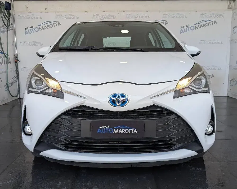 Usata Toyota Yaris Hybrid Active 73 CV (53 kW) 2018 Bianco Berlina