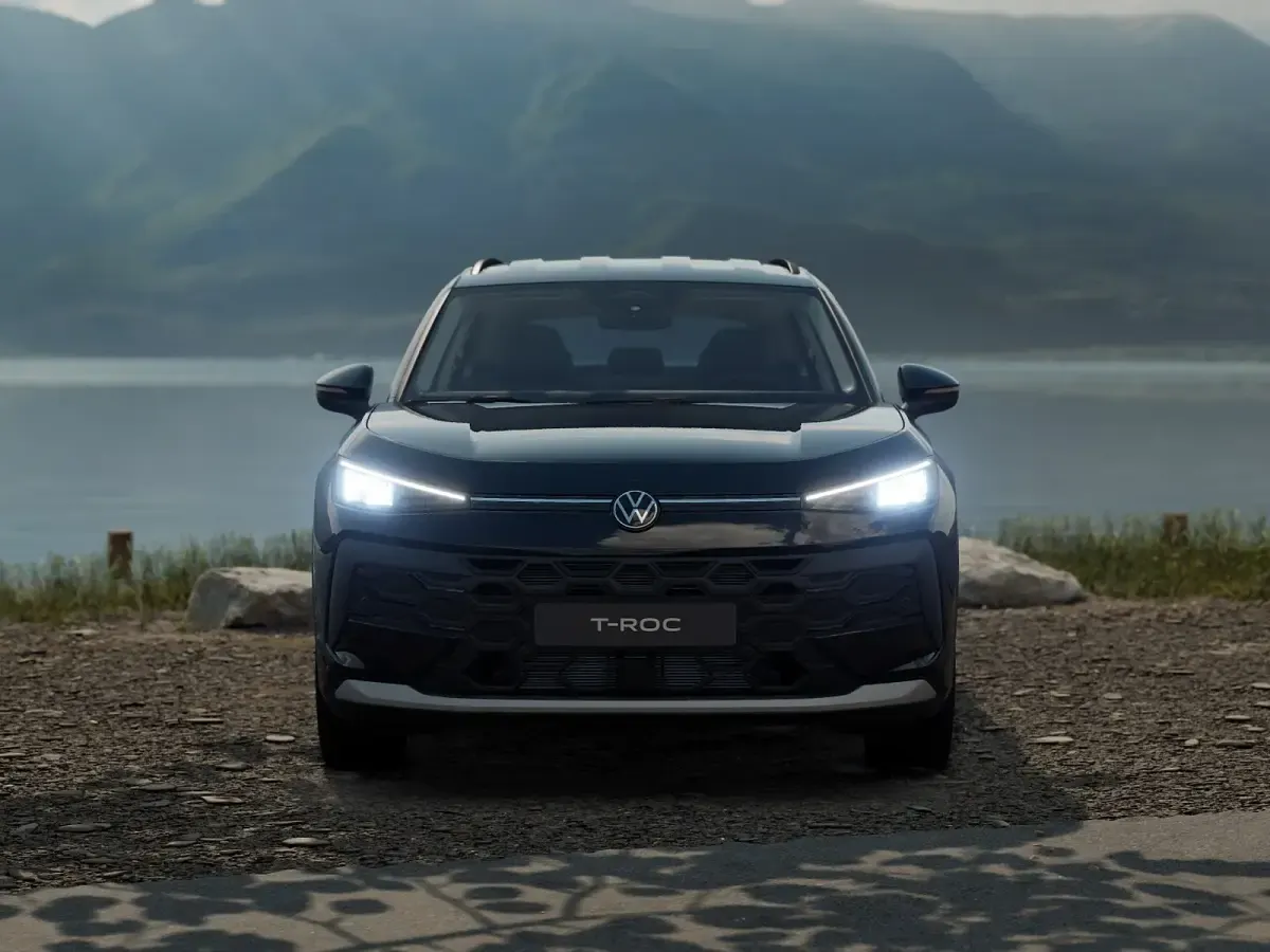 Nuova VW T-Roc Life 115 CV (84 kW) 2026 Grenadill black metallizzato SUV