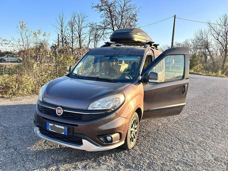 Usata Fiat Doblò Trekking 120 CV (88 kW) 2016 Marrone Monovolume