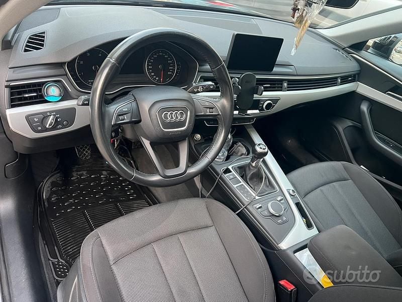 Usata Audi A4 Ambiente 150 CV (110 kW) 2018 Nero Station wagon