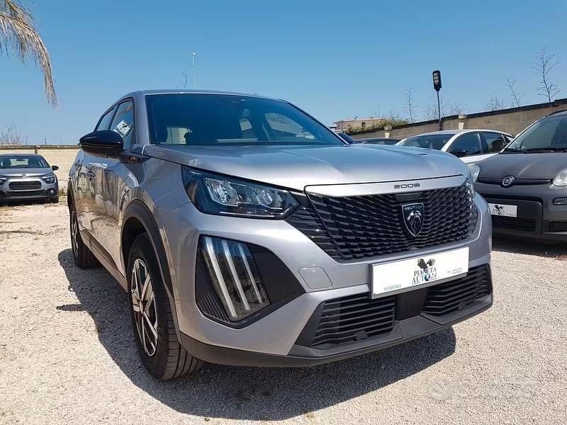 Usata Peugeot 2008 Style 101 CV (74 kW) 2025 Grigio SUV
