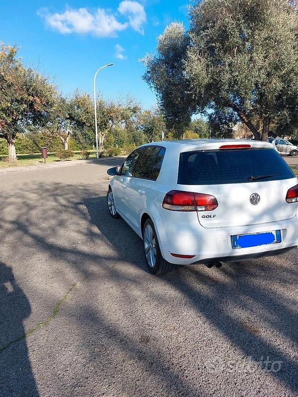 Usata VW Golf VI 140 CV (102 kW) 2011 Bianco Utilitaria