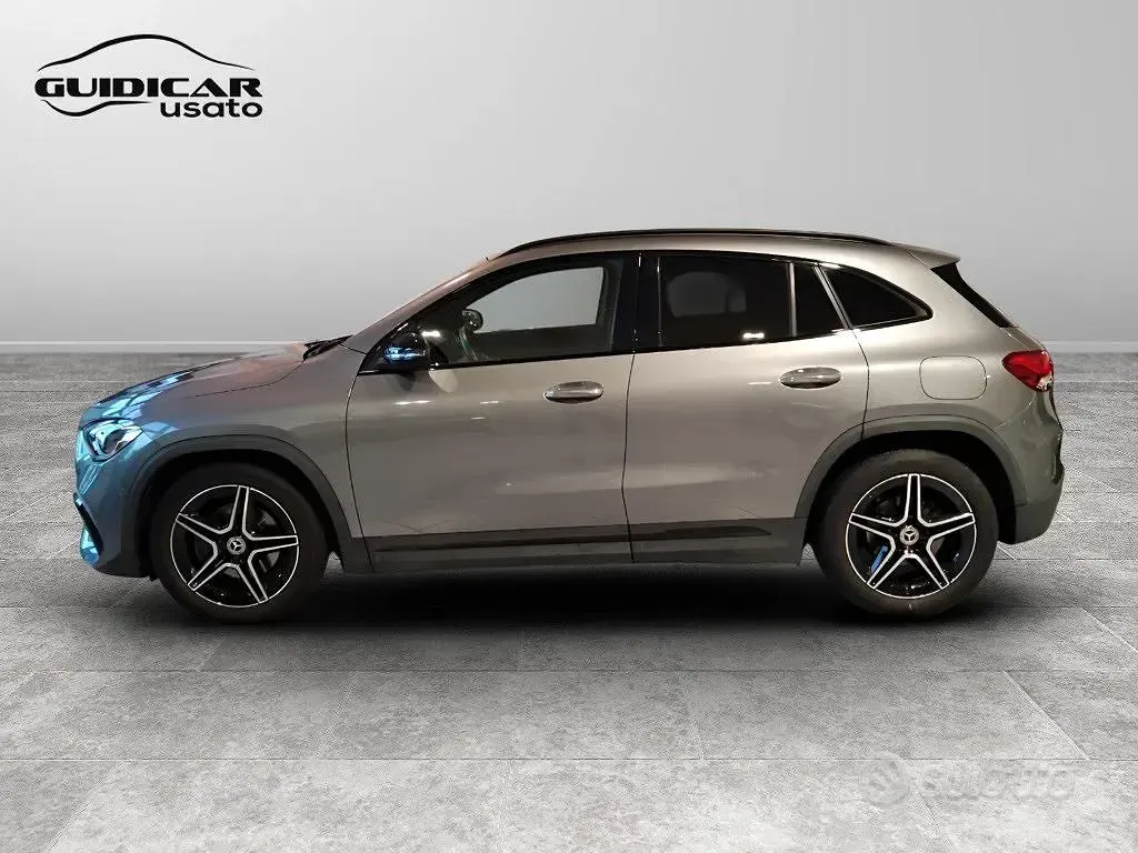 Usata Mercedes GLA200 Premium 150 CV (110 kW) 2022 Grigio SUV
