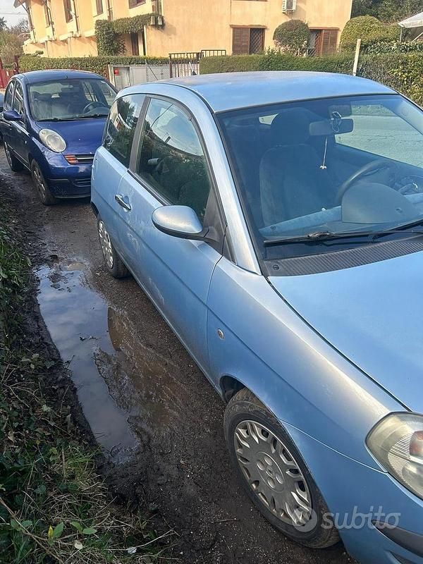 Usata Lancia Ypsilon 60 CV (44 kW) 2003 Blu Utilitaria
