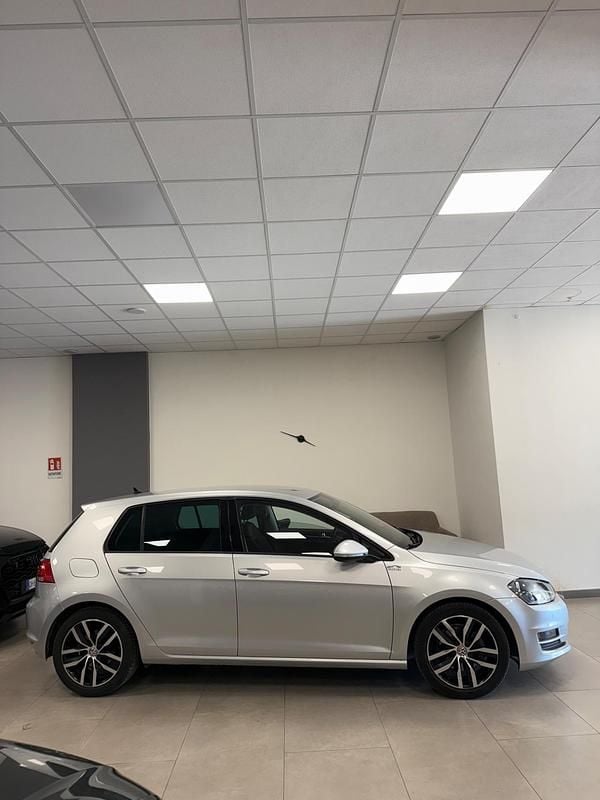 Usata VW Golf VII Highline 110 CV (80 kW) 2017 Argento Berlina