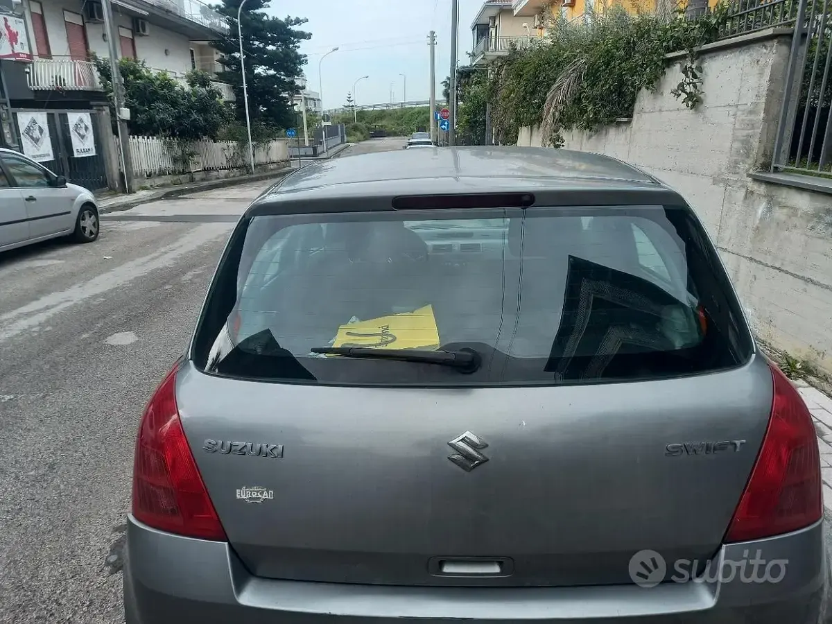 Usata Suzuki Swift 70 CV (51 kW) 2007 Grigio Utilitaria