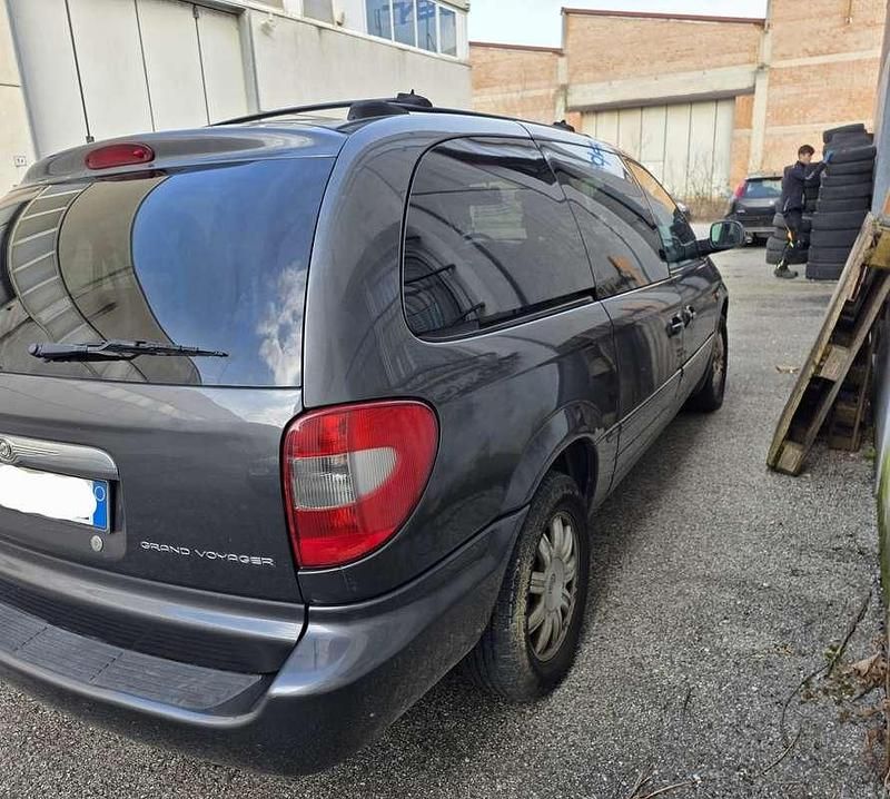 Usata Chrysler Grand Voyager Limited 174 CV (127 kW) 2005 Grigio Monovolume