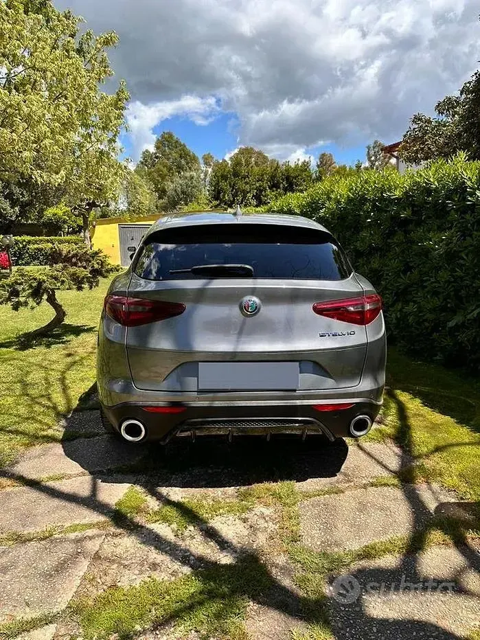 Usata Alfa Romeo Stelvio Tech Edition 160 CV (117 kW) 2019 Giallo SUV