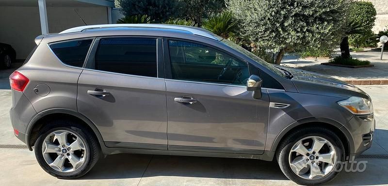 Usata Ford Kuga Titanium 163 CV (119 kW) 2012 Verde SUV