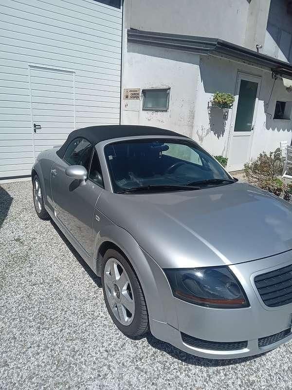 Usata Audi TT Roadster 179 CV (131 kW) 2002 Argento Cabrio