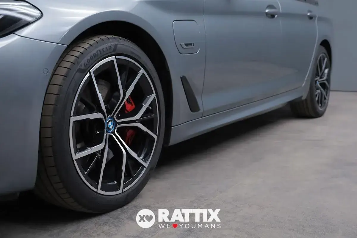 Usata BMW 530e M Sport 184 CV (135 kW) 2023 Grigio Station wagon