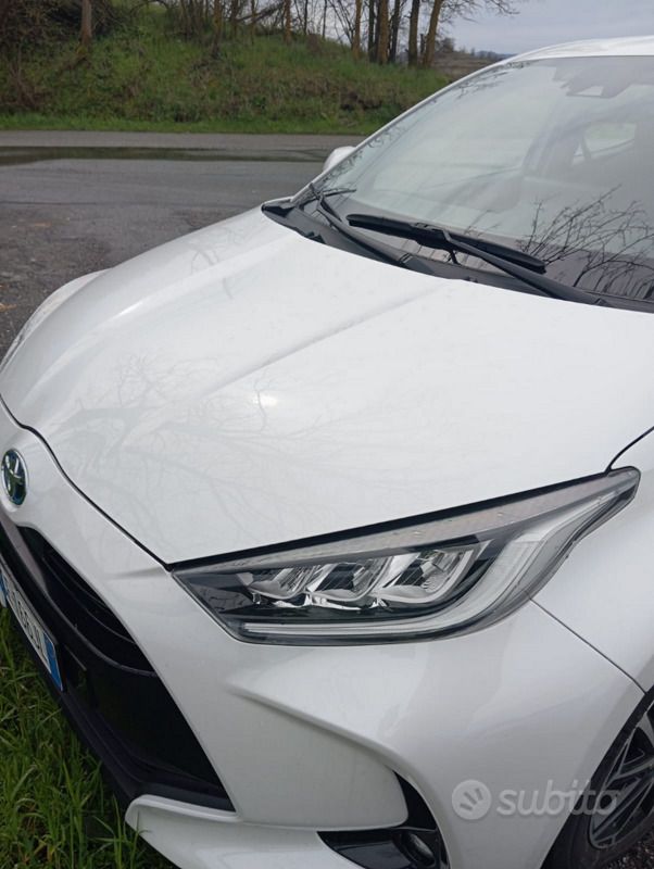 Usata Toyota Yaris 105 CV (77 kW) 2021 Bianco Utilitaria