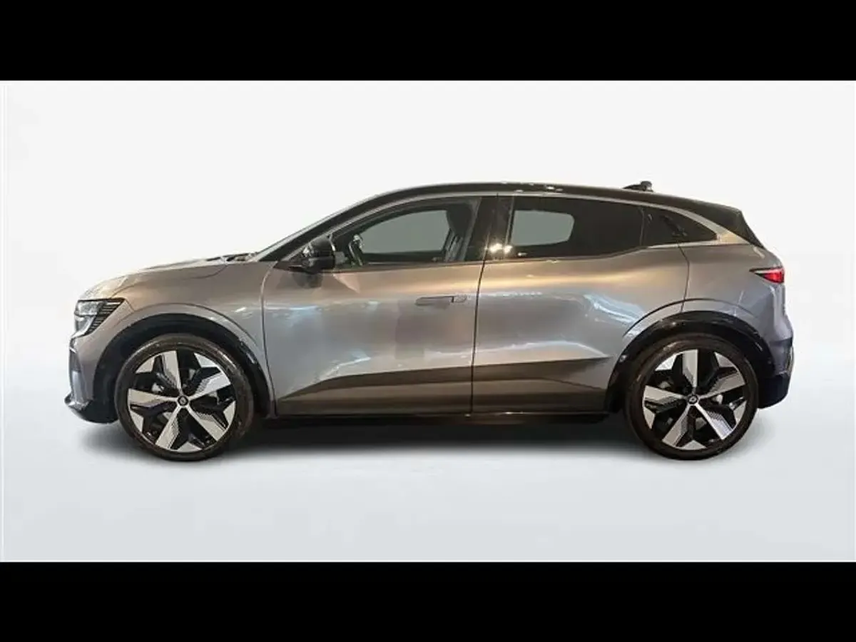 Usata Renault Megane E-Tech Techno 55 kW (75 CV) 2023 Grigio scuro Berlina