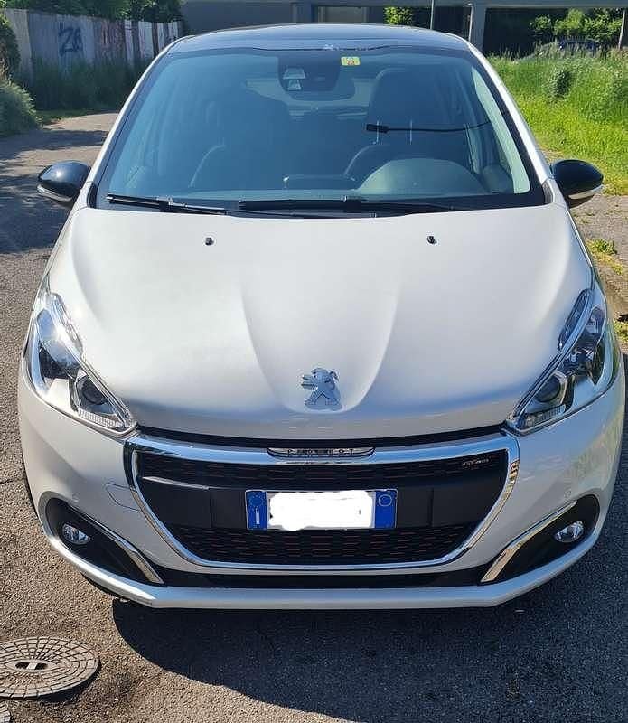 Usata Peugeot 208 GT-line 110 CV (80 kW) 2015 Utilitaria