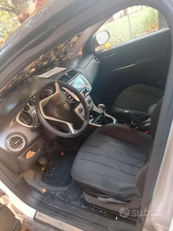 Usata Lancia Delta 120 CV (88 kW) 2012 Bianco Utilitaria