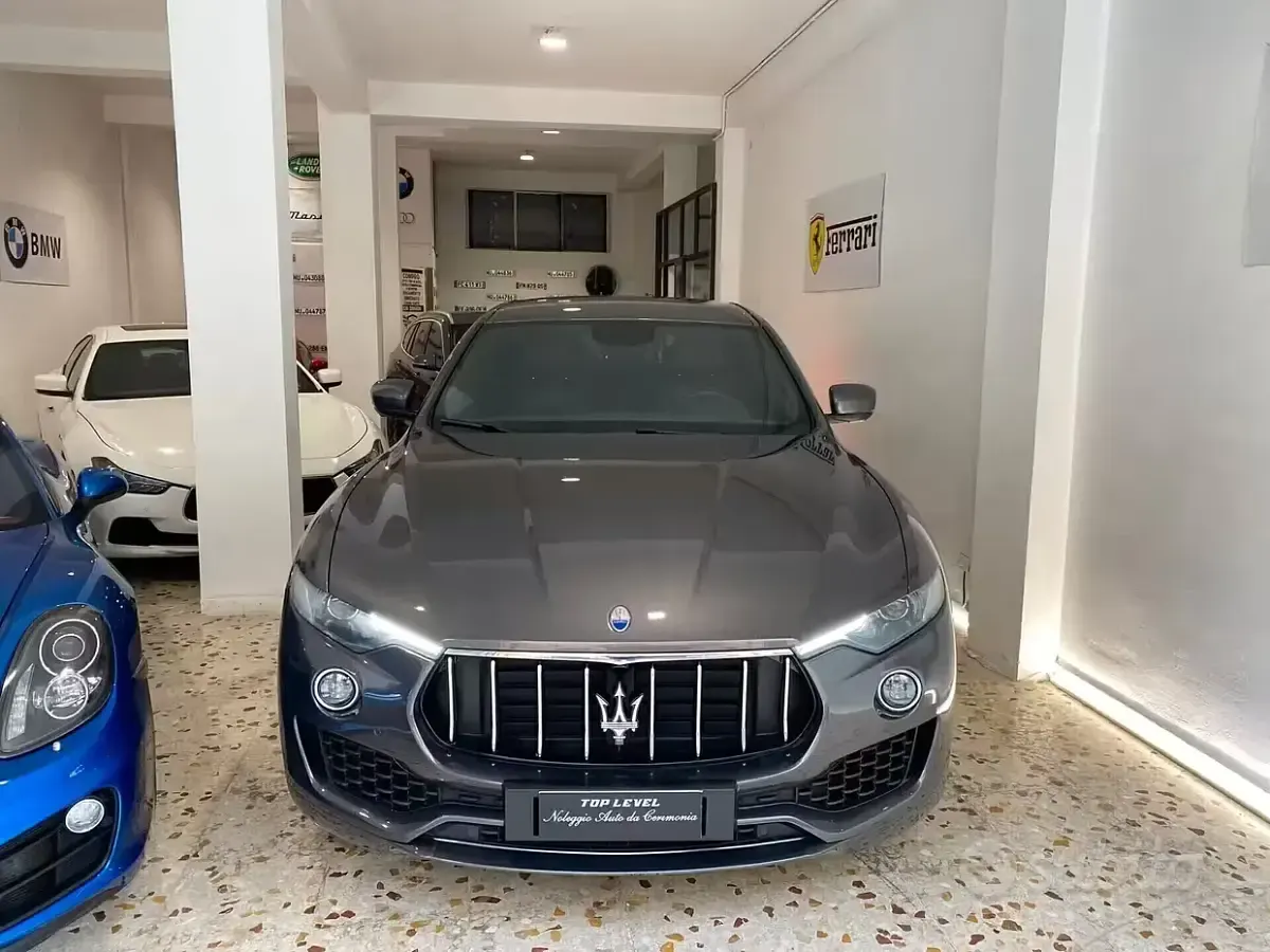 Usata Maserati Levante 275 CV (202 kW) 2017 Grigio SUV
