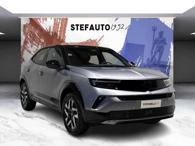 Kontrast grey Nuova 2025 Opel Mokka SUV | 21.900 € (Ottimo prezzo) - Immagine 1/4