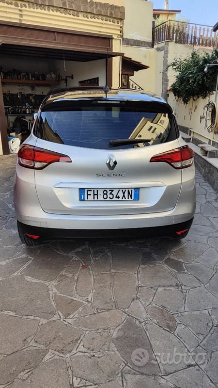 Usata Renault Scénic IV Business 110 CV (80 kW) 2017 Grigio Monovolume