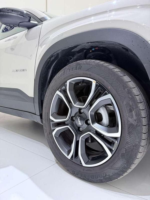 Usata Jeep Avenger Altitude 101 CV (74 kW) 2025 Stone gray SUV