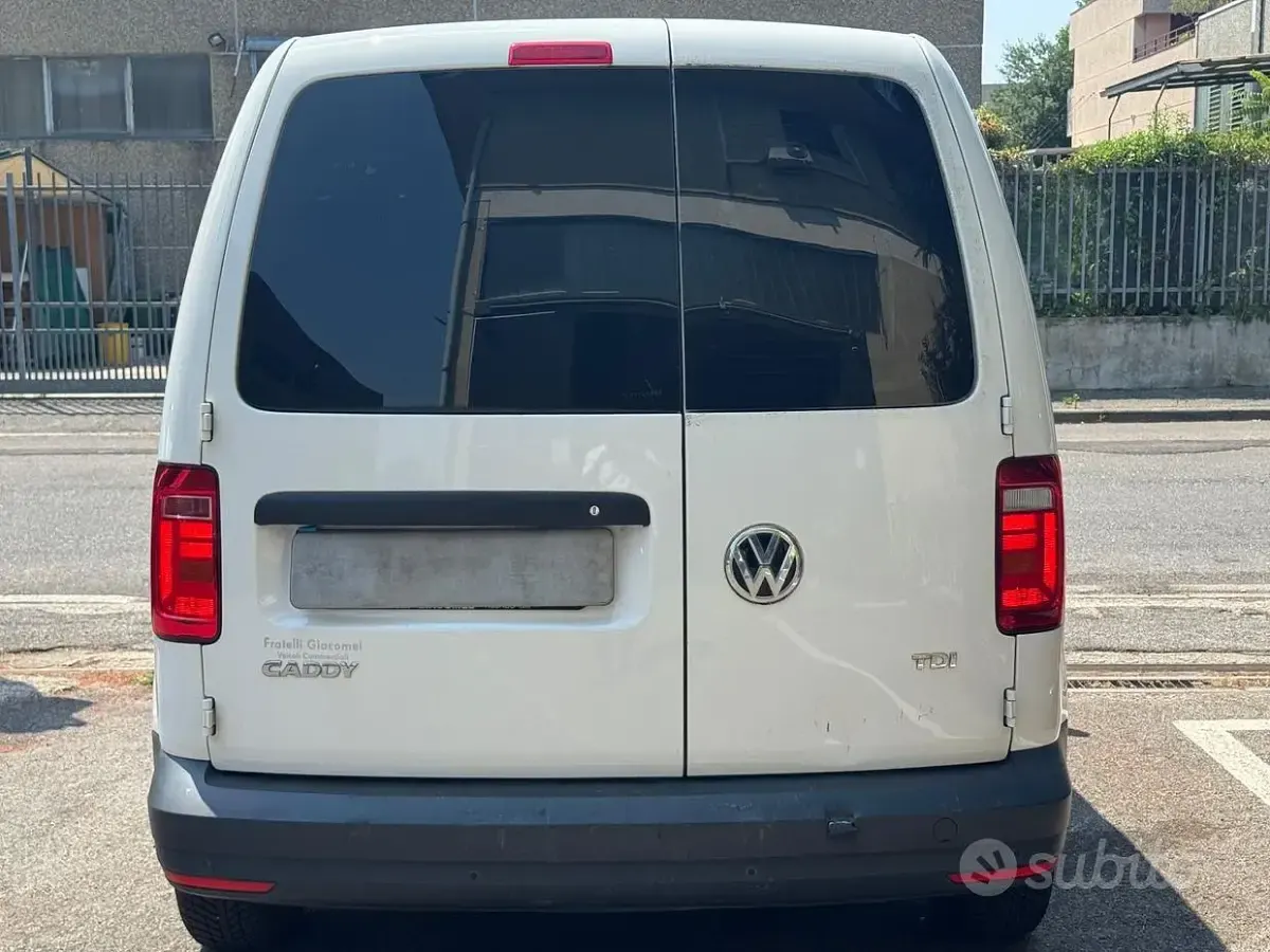 Usata VW Caddy Highline 102 CV (75 kW) 2016 Bianco Monovolume