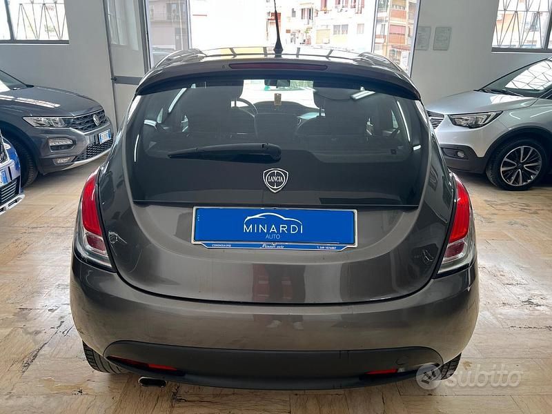 Usata Lancia Ypsilon Platinum 69 CV (50 kW) 2015 Grigio Utilitaria