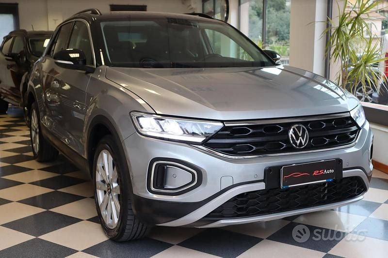 Usata VW T-Roc Style 150 CV (110 kW) 2023 Grigio SUV