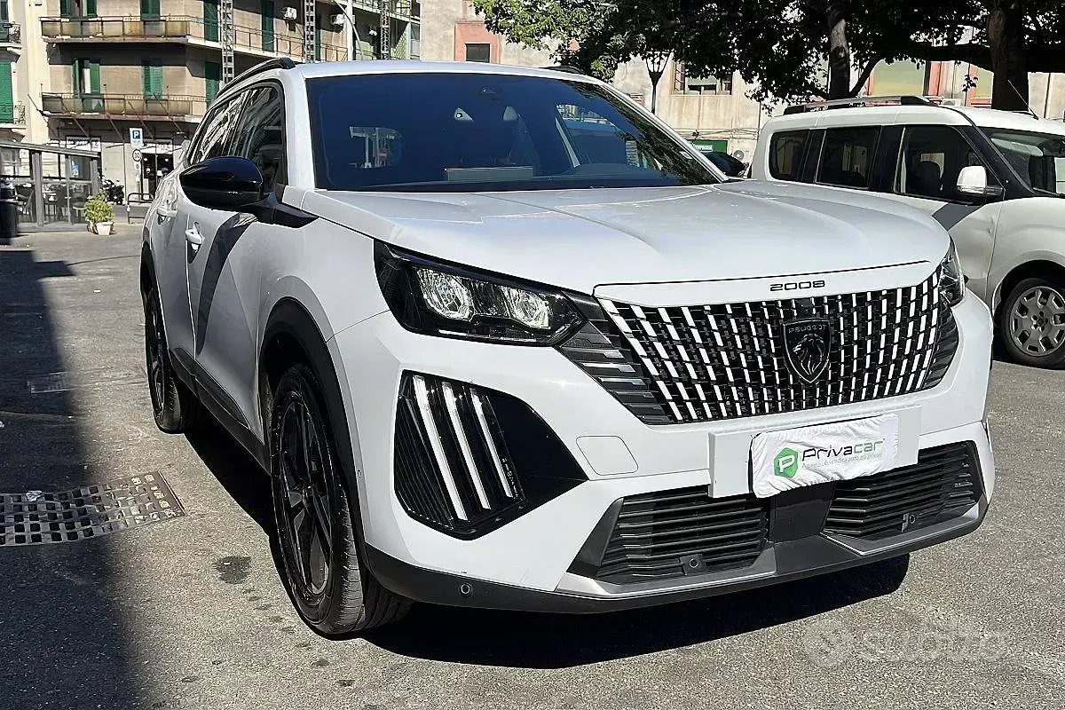 Usata Peugeot 2008 Active 101 CV (74 kW) 2024 Bianco SUV