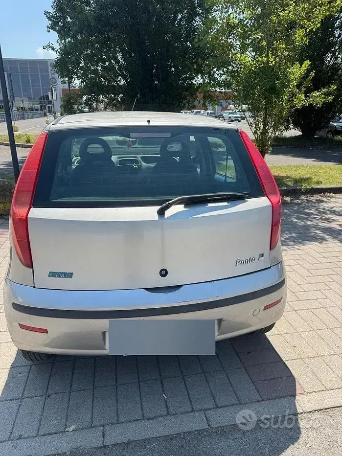 Usata Fiat Punto 60 CV (44 kW) 2002 Grigio Utilitaria