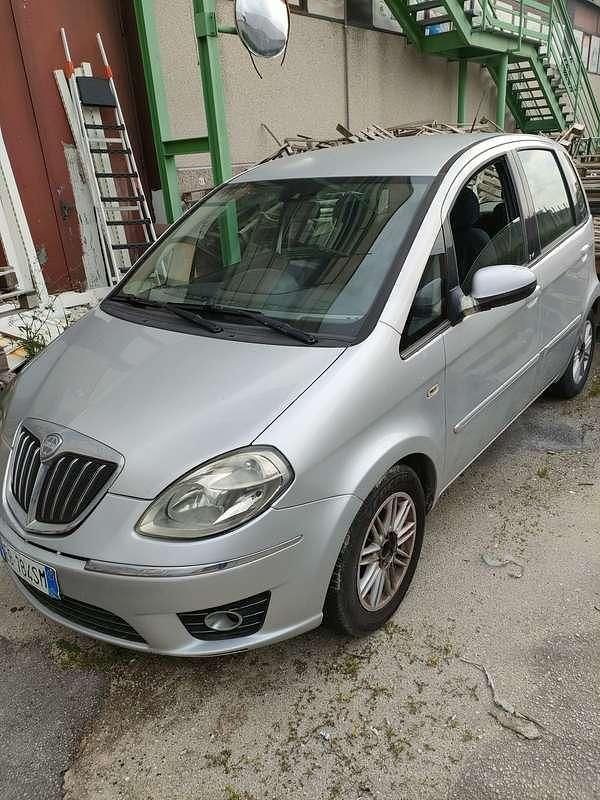 Usata Lancia Musa S 92 CV (67 kW) 2010 Monovolume