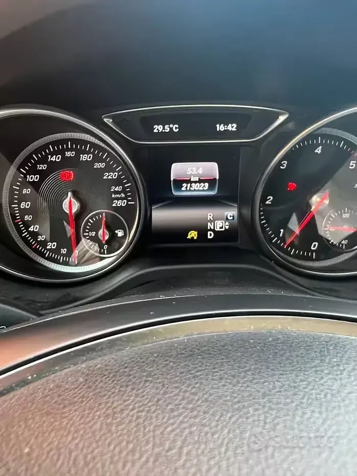 Usata Mercedes GLA200 136 CV (100 kW) 2019 SUV