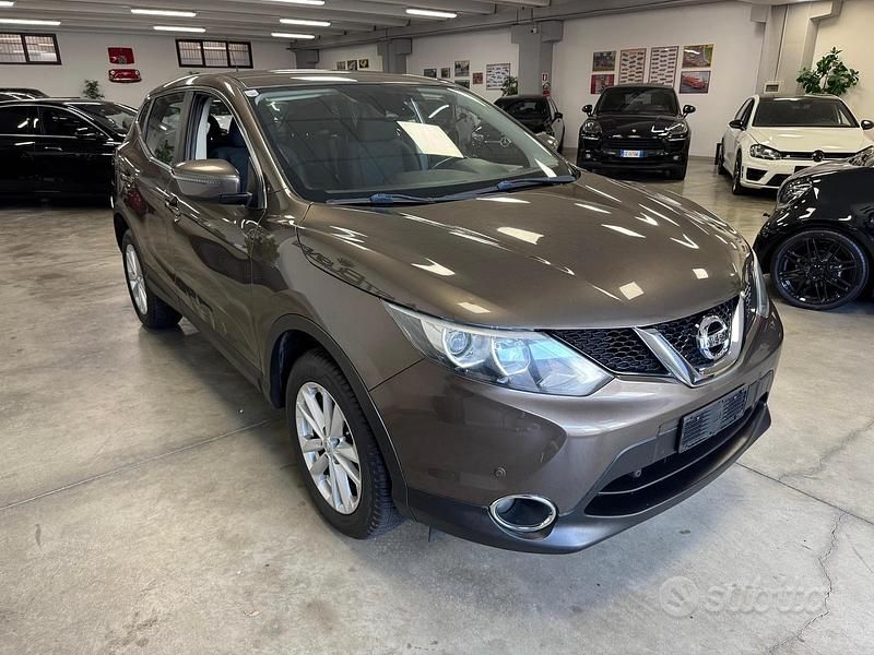 Usata Nissan Qashqai Acenta 130 CV (95 kW) 2017 Marrone SUV