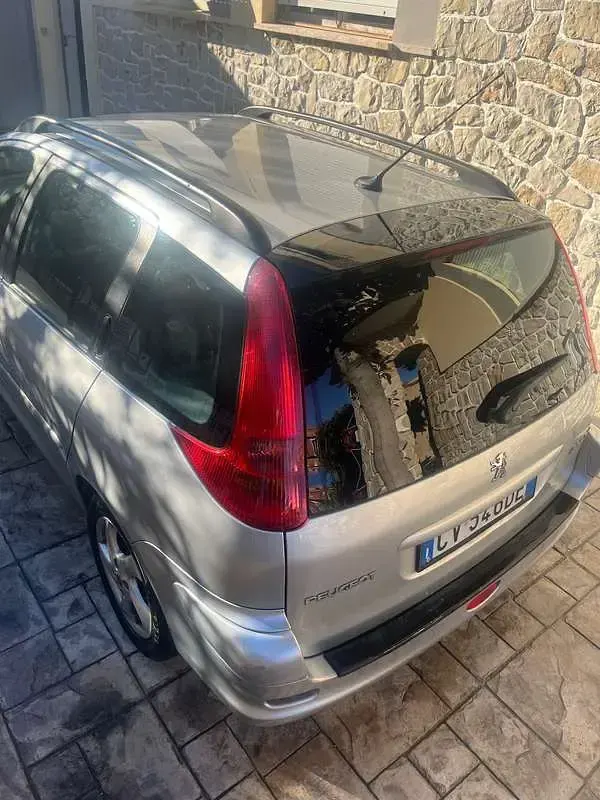 Usata Peugeot 206 88 CV (64 kW) 2005 Grigio Station wagon