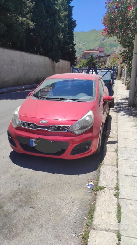 Usata Kia Rio 90 CV (66 kW) 2011 Rosso Berlina