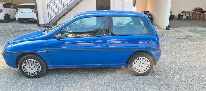 Blu Usata 1998 Lancia Ypsilon Due volumi | 1050 € (Ottimo prezzo) - Immagine 1/4