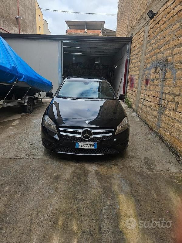 Usata Mercedes A180 110 CV (80 kW) 2015 Nero Berlina