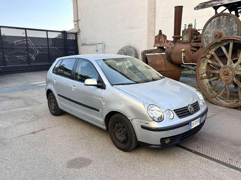 Usata VW Polo Trendline 75 CV (55 kW) 2003 Argento Berlina