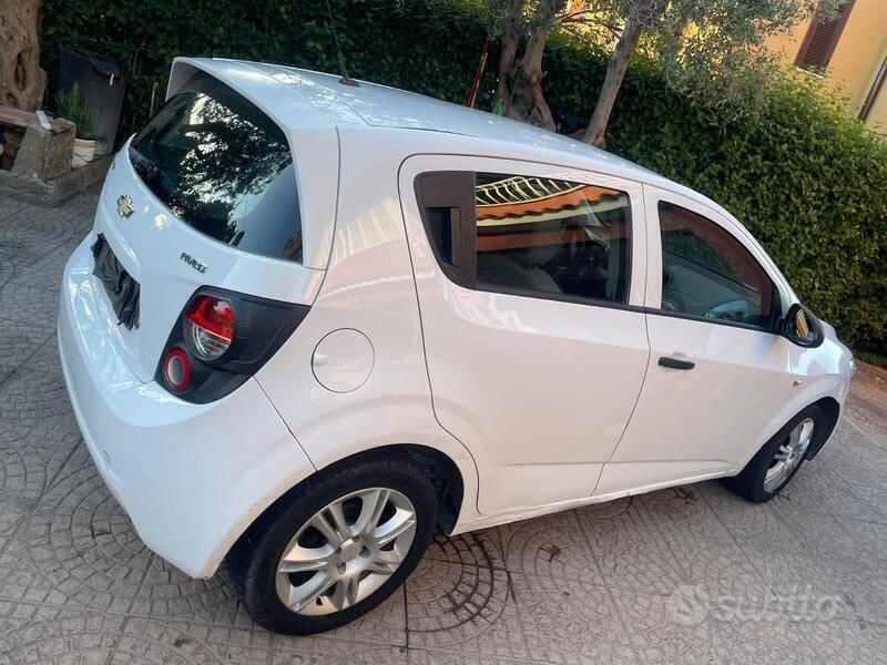 Usata Chevrolet Aveo 69 CV (50 kW) 2012 Bianco Utilitaria