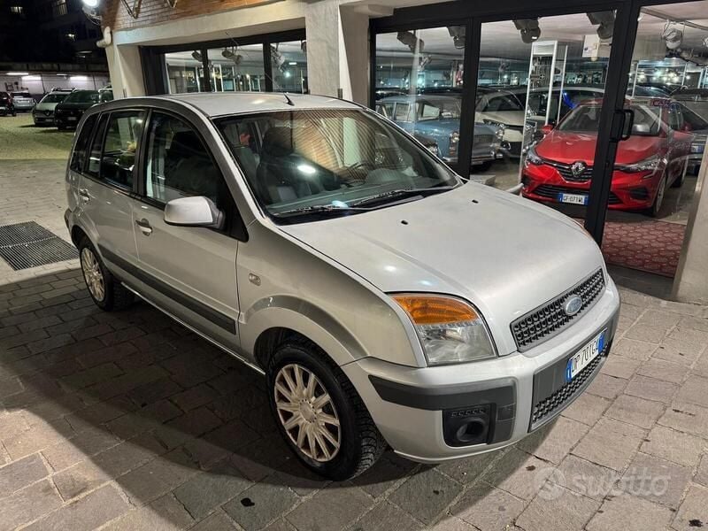 Usata 2008 Ford Fusion Due volumi | 2950 € (Buon prezzo) - Immagine 1/4