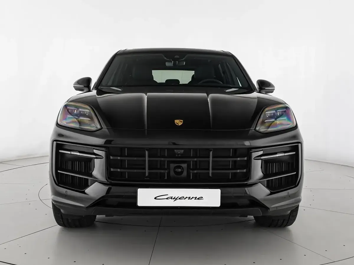 Nuova Porsche Cayenne 2026 Nero cromite metallizzato SUV