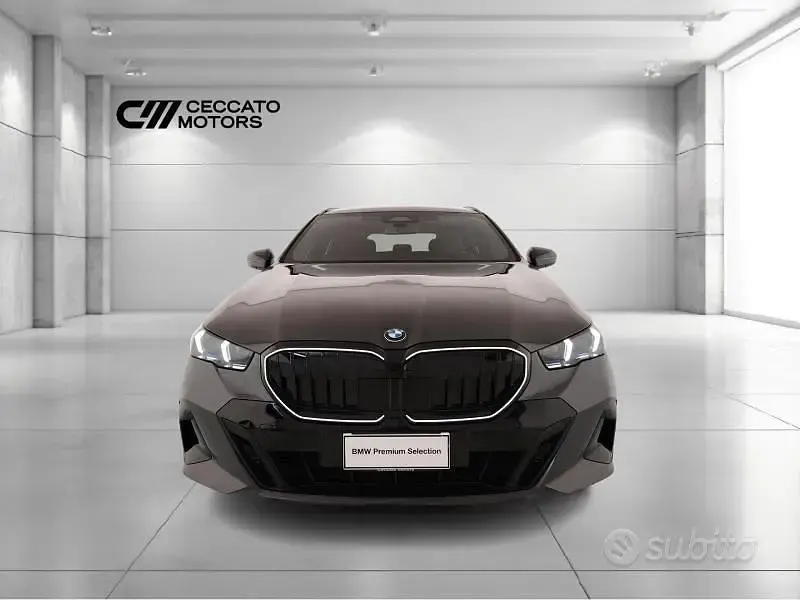 Usata BMW 540 M Sport 303 CV (222 kW) 2025 Grigio Station wagon