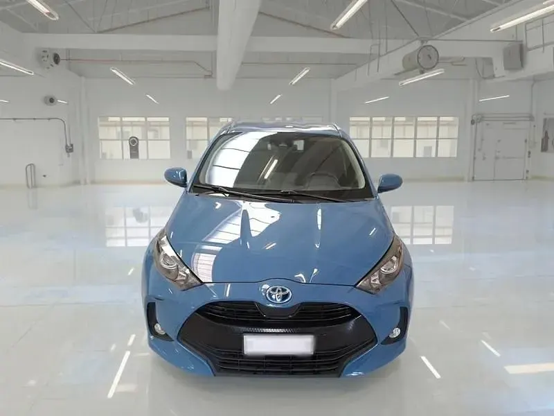 Usata Toyota Yaris Hybrid Business Edition 92 CV (67 kW) 2021 Blu Berlina