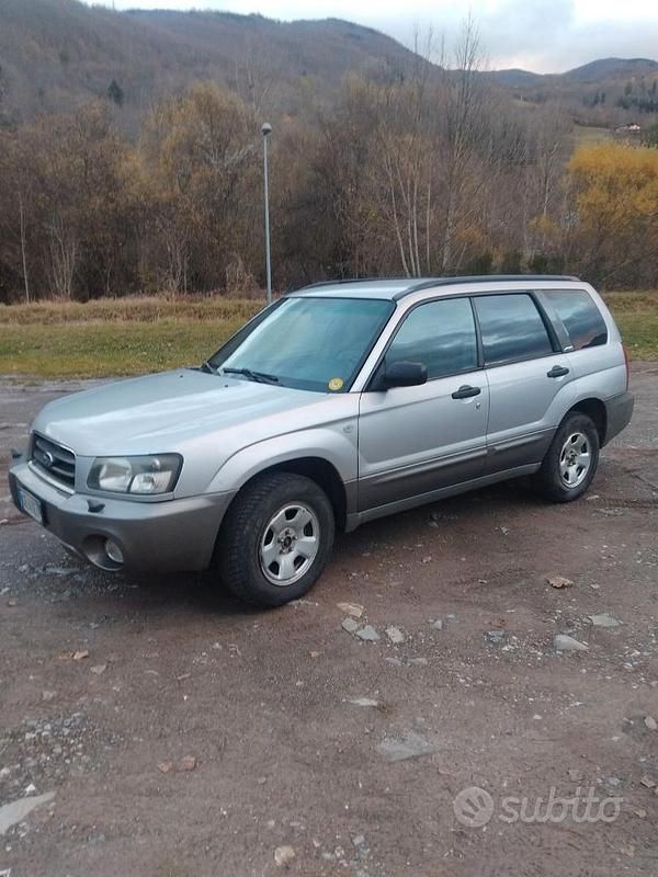 Usata Subaru Forester 2003 Grigio SUV