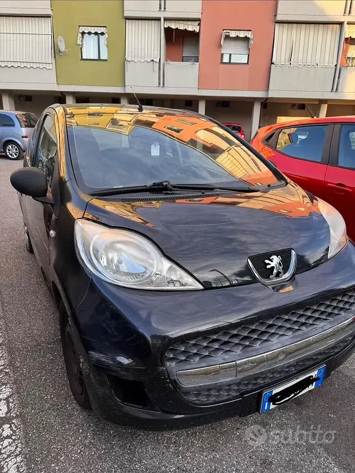 Usata Peugeot 107 Access 68 CV (50 kW) 2009 Nero Utilitaria