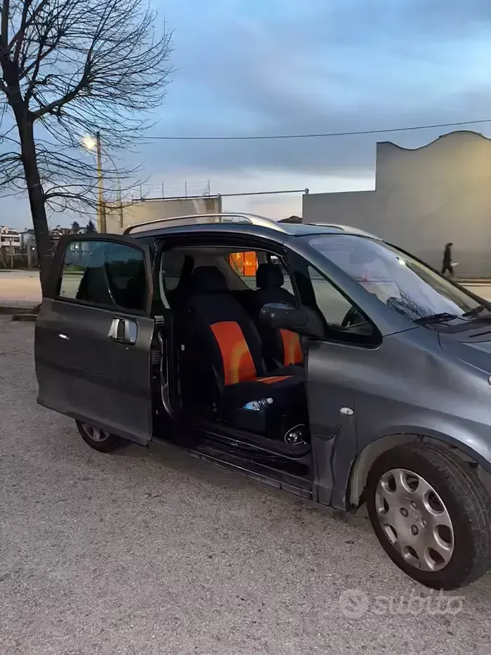 Usata Peugeot 1007 109 CV (80 kW) 2005 Grigio Monovolume