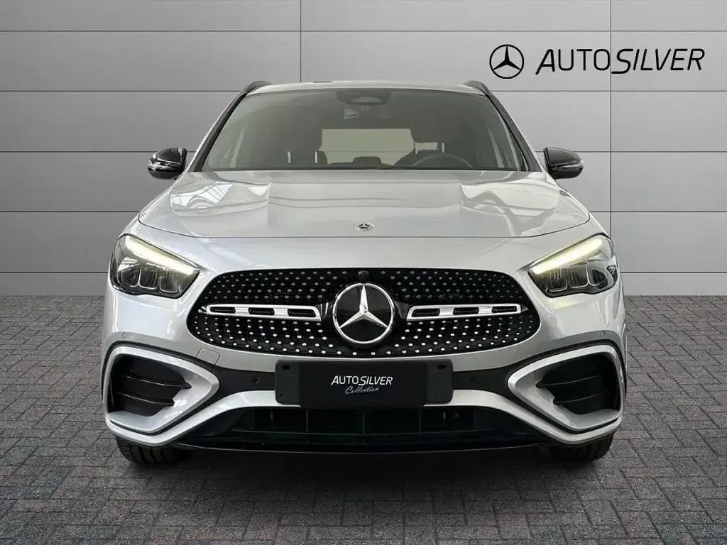 Usata Mercedes GLA250 Advanced Plus 163 CV (119 kW) 2023 Argento / metallizzato SUV