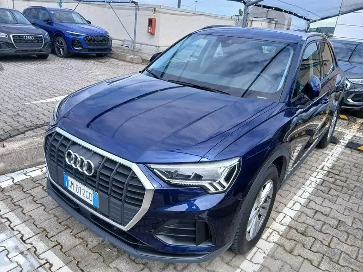 Usata Audi Q3 Ambiente 150 CV (110 kW) 2023 Blu metallizzato SUV